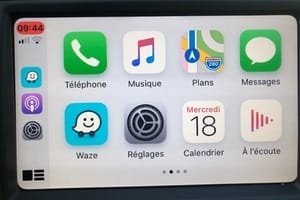 10 個の Apple CarPlay アプリの選択: Waze、WhatsApp、Spotify…